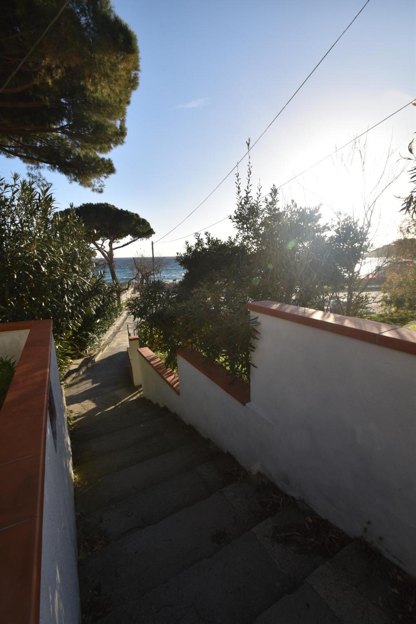 Appartamenti Cavoli - Vista Mare Con Terrazze, Clima E Posti Auto Spiaggia di Cavoli Экстерьер фото