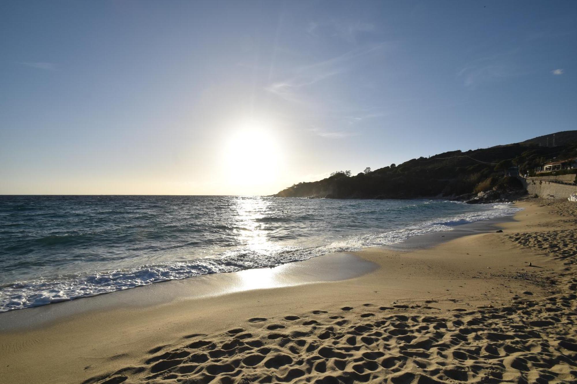 Appartamenti Cavoli - Vista Mare Con Terrazze, Clima E Posti Auto Spiaggia di Cavoli Экстерьер фото